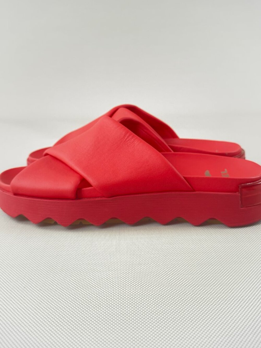 SOREL Viibe Crisscross Slide Sandals Size 10 Women Red Leather Strap NWOT - Picture 7 of 16
